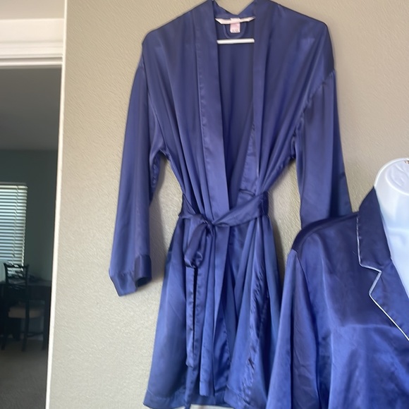 Victoria’s Secret pajamas and robe set machine washable! - Picture 2 of 15